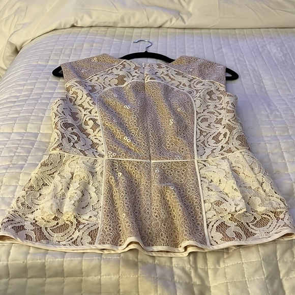 BCBGMAXAZRIA. Small sleeveless blouse. ￼ - Picture 7 of 7